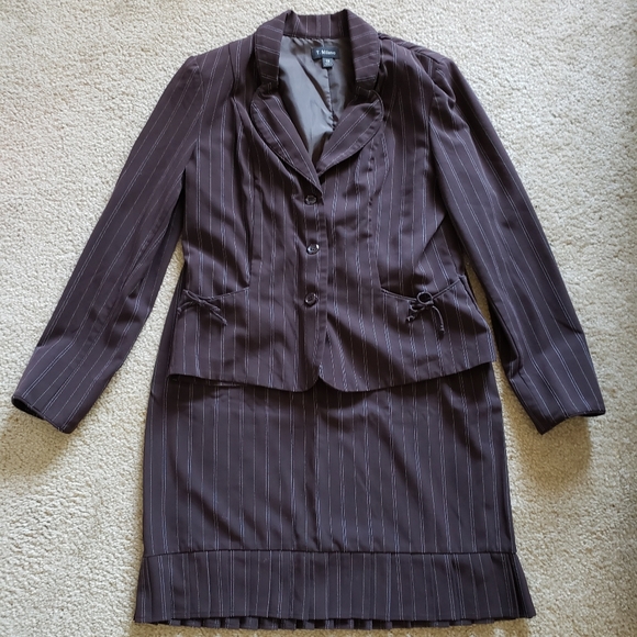 🎄Milano Skirt Suit- size 12